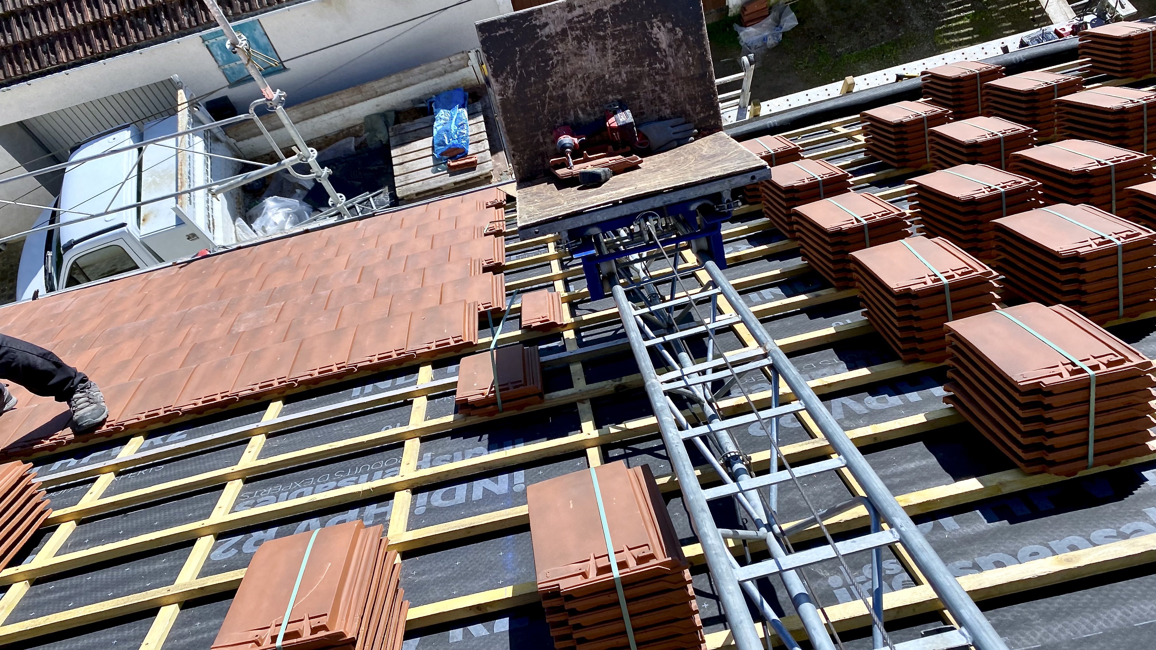 Couvreur  - Toiture en cours de rénovation par José Couverture et Ramonage