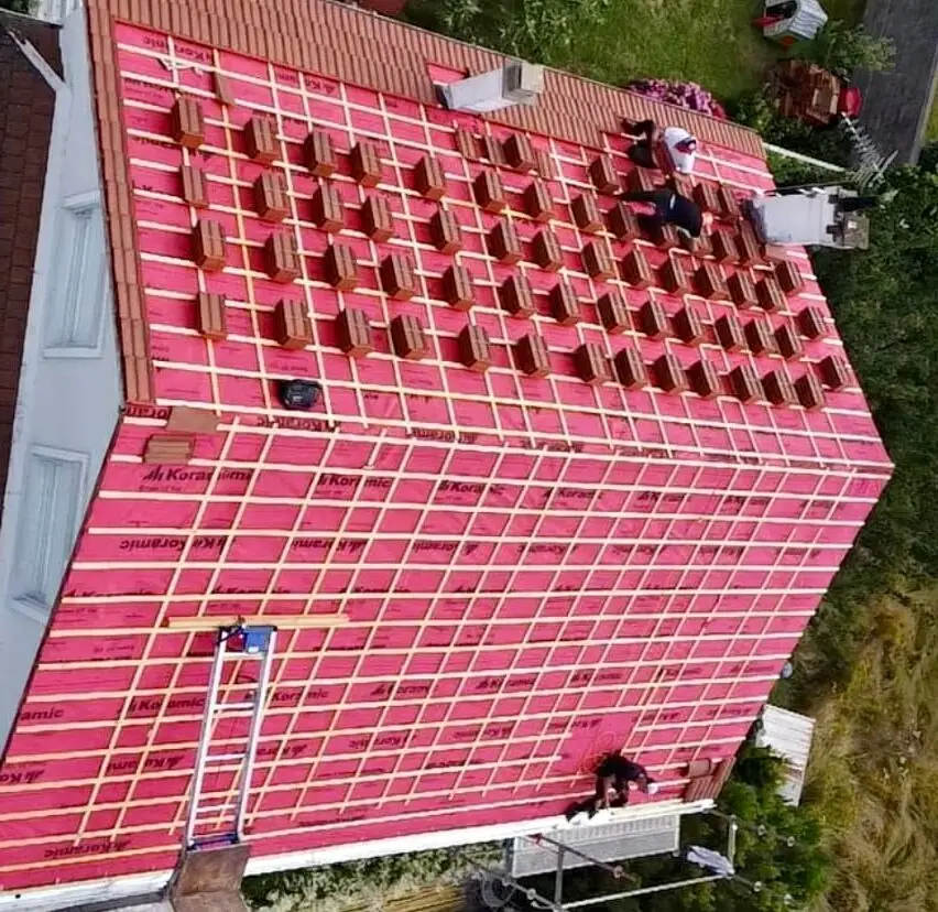 Couvreur  - Chantier de couverture en cours par José Couverture & Ramonage